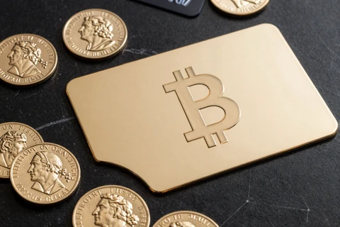 Goldm&uuml;nzen, Bitcoin-Symbol und Kreditkarte - Legiano Zahlungsmethoden